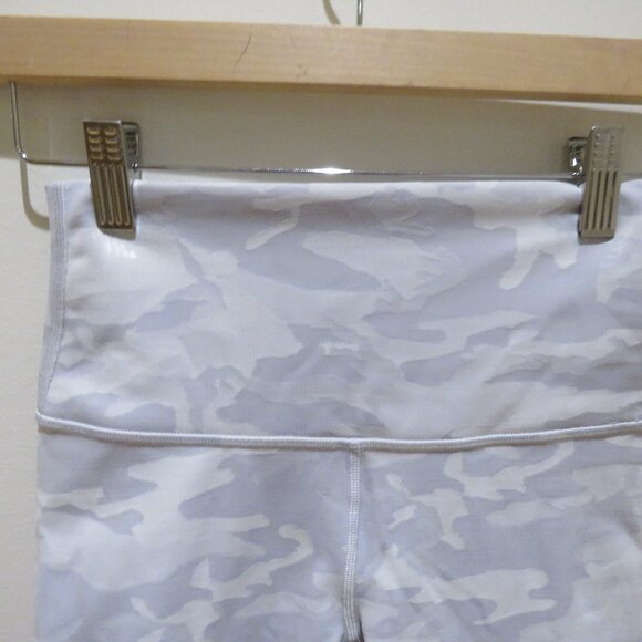 LULULEMON Wunder Under Short 10" Ribbed Incognito Camo Jacquard Alpine White 4 - Picture 3 of 13